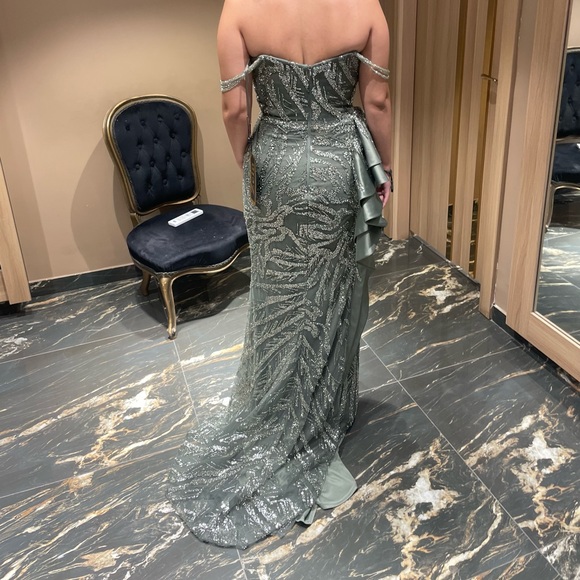 Couture dress - Picture 3 of 8